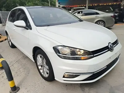 Volkswagen Golf 2018, 109800 км, за 7415.98 USD