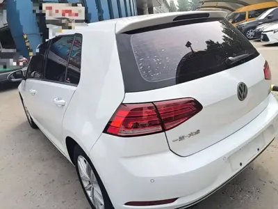 Volkswagen Golf 2018, 109800 км, за 7415.98 USD