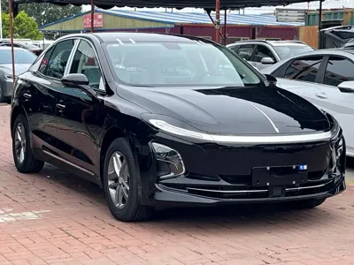 Hongqi Hongqi E-QM5 2026, 1000 км, за 15769.9 USD