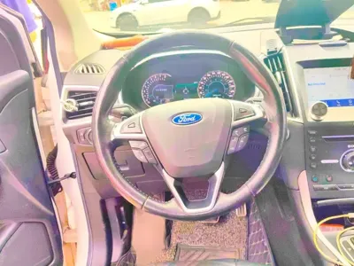 Ford Edge 2017, 63700 км, за 11182.83 USD