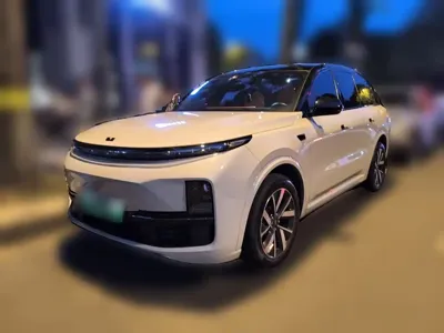 Li Auto Li L8 · 2023 год