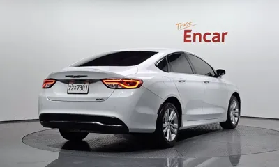 Chrysler 200 2015, 124836 км, за 2540.72 USD