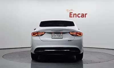 Chrysler 200 2015, 124836 км, за 2540.72 USD