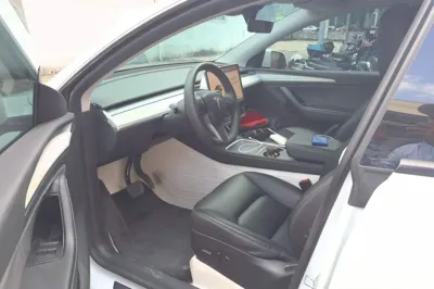 Tesla Model Y 2024, 44400 км, за 30417 USD - фото 19