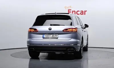 Volkswagen Touareg 2021, 111986 км, за 28160.69 USD