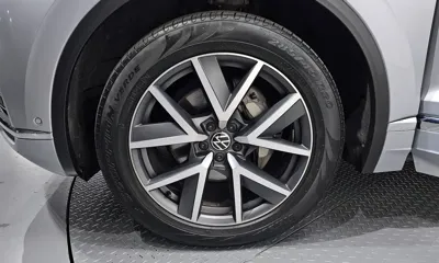 Volkswagen Touareg 2021, 111986 км, за 28160.69 USD