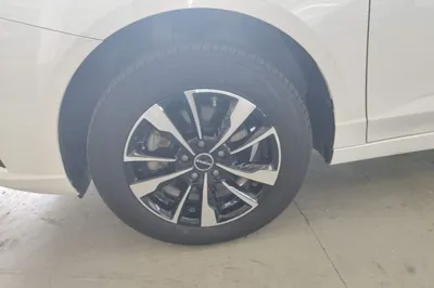Roewe ei5 2021, 75100 км, за 11135 USD - фото 10
