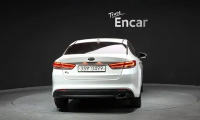 Kia K5 2017, 141558 км, за 5682.19 USD