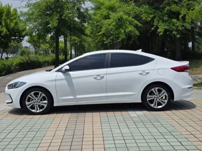 Hyundai Avante 2018, 101544 км, за 6115.02 USD