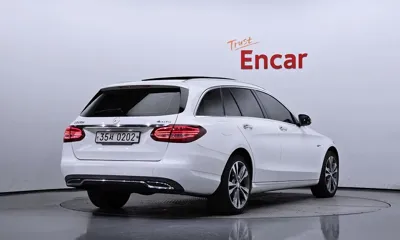 Mercedes-Benz C-Class 2016, 122881 км, за 9846.29 USD