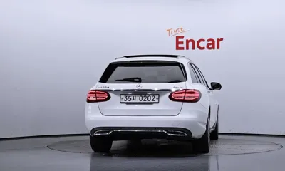 Mercedes-Benz C-Class 2016, 122881 км, за 9846.29 USD