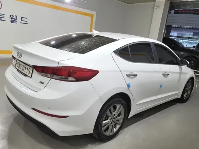 Hyundai Avante 2017, 67297 км, за 7144.25 USD
