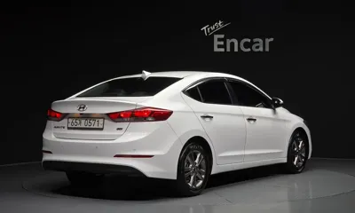 Hyundai Avante 2016, 13065 км, за 8089.05 USD