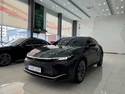 Toyota Crown · 2024 год