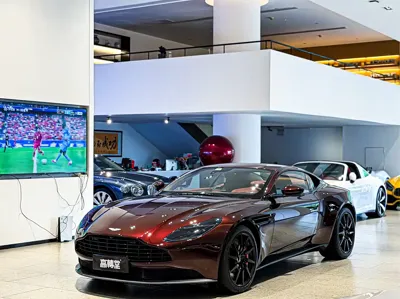 Aston Martin DB11 · 2020 год