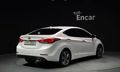 Hyundai Avante 2016, 106746 км, за 4355.46 USD