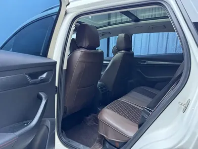 Skoda Karoq 2022, 12000 км, за 21392.73 USD - фото 10
