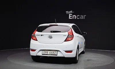 Hyundai Accent 2017, 108722 км, за 4485.47 USD