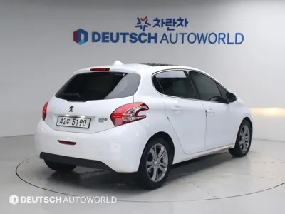 Peugeot 208 2015, 83767 км, за 2953.92 USD