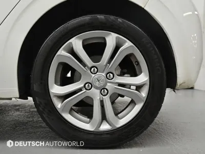 Peugeot 208 2015, 83767 км, за 2953.92 USD