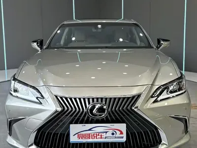 Lexus ES 2019, 52000 км, за 20365.64 USD