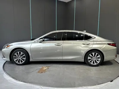 Lexus ES 2019, 52000 км, за 20365.64 USD