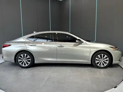 Lexus ES 2019, 52000 км, за 20365.64 USD