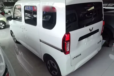 Wuling Zhiguang New Energy 2025, 1000 км, за 9809 USD