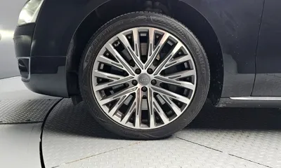 Audi A8 2011, 118499 км, за 10706.77 USD