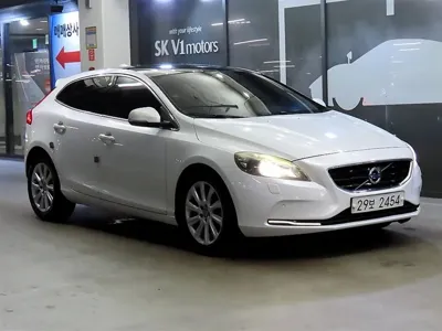 Volvo V40 · 2016 год