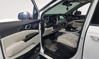 Kia Canival 2023, 35507 км, за 23443.69 USD - фото 10