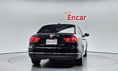Volkswagen Passat 2013, 76959 км, за 4420.46 USD