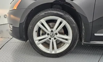 Volkswagen Passat 2013, 76959 км, за 4420.46 USD