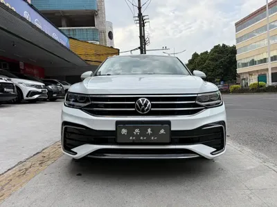 Volkswagen Tiguan L 2023, 59000 км, за 18216.24 USD