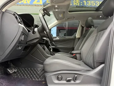 Volkswagen Tiguan L 2023, 59000 км, за 18216.24 USD