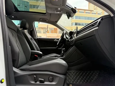 Volkswagen Tiguan L 2023, 59000 км, за 18216.24 USD
