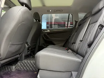 Volkswagen Tiguan L 2023, 59000 км, за 18216.24 USD - фото 7