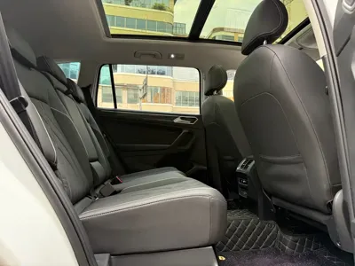 Volkswagen Tiguan L 2023, 59000 км, за 18216.24 USD - фото 9