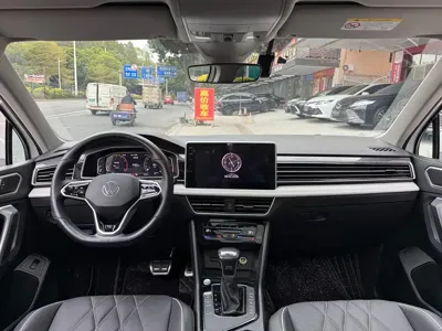 Volkswagen Tiguan L 2023, 59000 км, за 18216.24 USD - фото 10