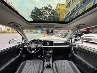 Volkswagen Tiguan L 2023, 59000 км, за 18216.24 USD - фото 11