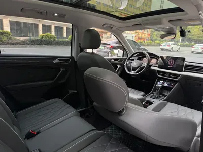 Volkswagen Tiguan L 2023, 59000 км, за 18216.24 USD - фото 13