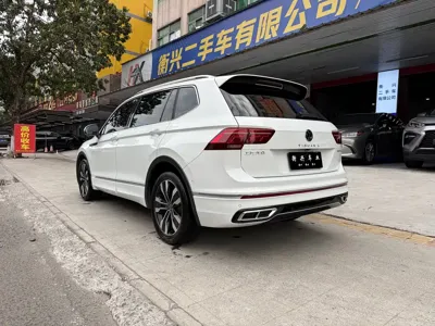 Volkswagen Tiguan L 2023, 59000 км, за 18216.24 USD - фото 16