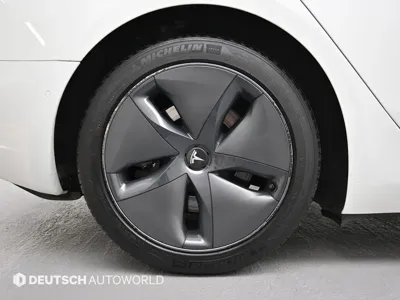 Tesla Model 3 2020, 101952 км, за 14236.49 USD