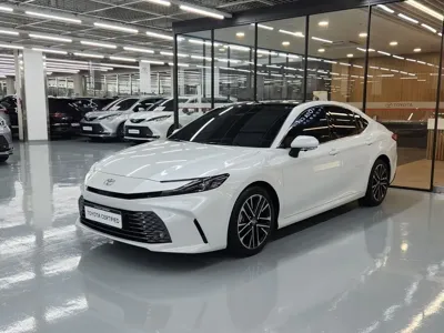 Toyota Camry · 2026 год