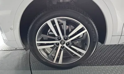 Audi Q5 2023, 31696 км, за 32033.61 USD