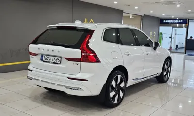 Volvo XC60 2025, 17998 км, за 42946.81 USD
