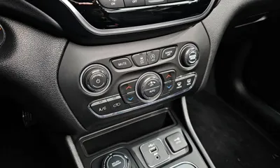 Jeep Cherokee 2020, 40642 км, за 12913.9 USD - фото 17