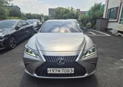 Lexus ES · 2023 год