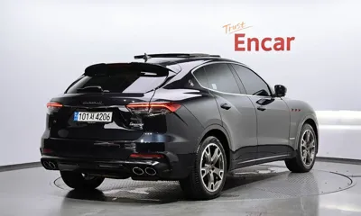 Maserati Levante 2021, 55022 км, за 30076.7 USD
