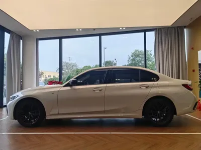 BMW 3 Series 2022, 65800 км, за 23333.62 USD